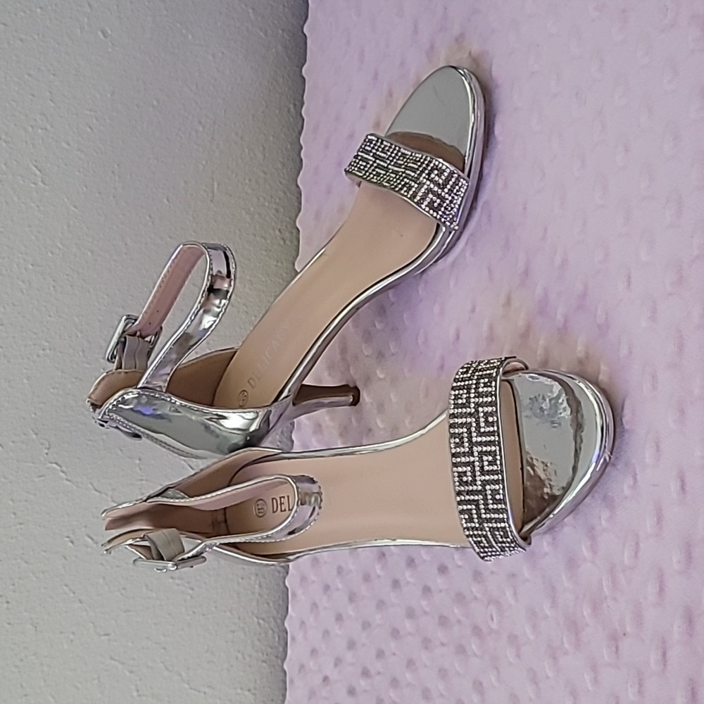 Delicacy Silver Pat Heels Excited-105